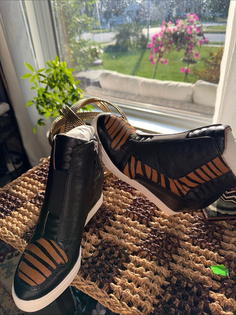 Linea Paolo Anna Tiger Calf Hair Hidden Wedge Sneaker Booties Size 5 NIB